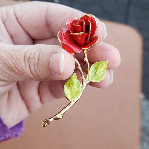 Vintage Set - Red Roses Clip Earrings and Brooch - Picture 11 of 14